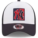 biala-i-granatowa-czapka-truckerka-a-frame-team-patch-new-york-yankees-mlb-od-new-era