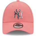 rozowa-czapka-z-zakrzywionym-daszkiem-regulowana-9forty-infill-new-york-yankees-mlb-od-new-era