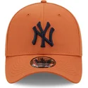 czapki-curva-brazowy-dopasowany-39thirty-league-essential-new-york-yankees-mlb-new-era