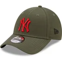 zielona-zakrzywiona-czapka-z-regulacja-z-czerwonym-logo-9forty-stadium-food-new-york-yankees-mlb-od-new-era