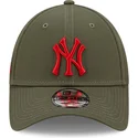 zielona-zakrzywiona-czapka-z-regulacja-z-czerwonym-logo-9forty-stadium-food-new-york-yankees-mlb-od-new-era