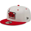 czapka-z-plaskim-daszkiem-bialo-czerwona-snapback-9fifty-white-crown-chicago-bulls-nba-new-era