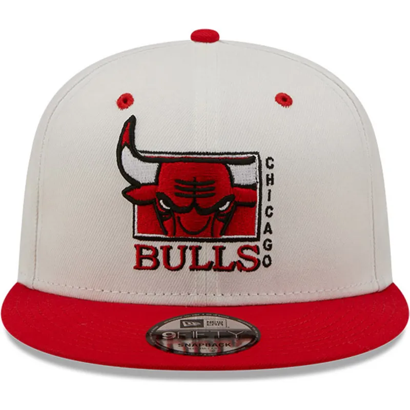 czapka-z-plaskim-daszkiem-bialo-czerwona-snapback-9fifty-white-crown-chicago-bulls-nba-new-era