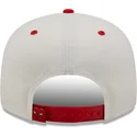 czapka-z-plaskim-daszkiem-bialo-czerwona-snapback-9fifty-white-crown-chicago-bulls-nba-new-era