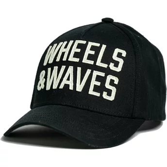Czarna, klasyczna czapka snapback z zakrzywionym daszkiem WW22 od Wheels And Waves