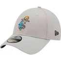 szara-regulowana-czapka-z-daszkiem-dla-dzieci-9forty-sporty-kids-z-krolikiem-bugsem-looney-tunes-od-new-era