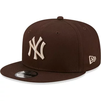 Brązowa, płaskokształtna czapka typu snapback 9FIFTY League Essential zespołu New York Yankees MLB od New Era