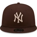 czapki-plana-brazowy-snapback-9fifty-league-essential-new-york-yankees-mlb-new-era