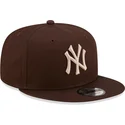 czapki-plana-brazowy-snapback-9fifty-league-essential-new-york-yankees-mlb-new-era