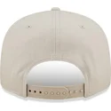 bezowa-czapka-snapback-z-plaskim-daszkiem-z-pomaranczowym-logo-9fifty-league-essential-new-york-yankees-mlb-od-new-era