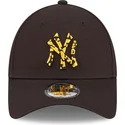 czarna-regulowana-czapka-z-zakrzywionym-daszkiem-z-zoltym-logo-9forty-seasonal-infill-new-york-yankees-mlb-new-era