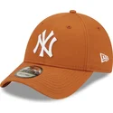 czapki-curva-brazowy-tasma-regulowana-9forty-league-essential-new-york-yankees-mlb-new-era