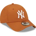 regulowana-brazowa-czapka-z-zakrzywionym-daszkiem-9forty-league-essential-new-york-yankees-mlb-marki-new-era