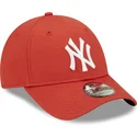 ciemnoczerwona-zakrzywiona-czapka-regulowana-9forty-league-essential-new-york-yankees-mlb-od-new-era