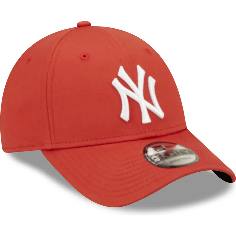 czapki-curva-czerwony-tasma-regulowana-9forty-league-essential-new-york-yankees-mlb-new-era