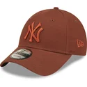 czapki-curva-brazowy-tasma-regulowana-9forty-league-essential-new-york-yankees-mlb-new-era