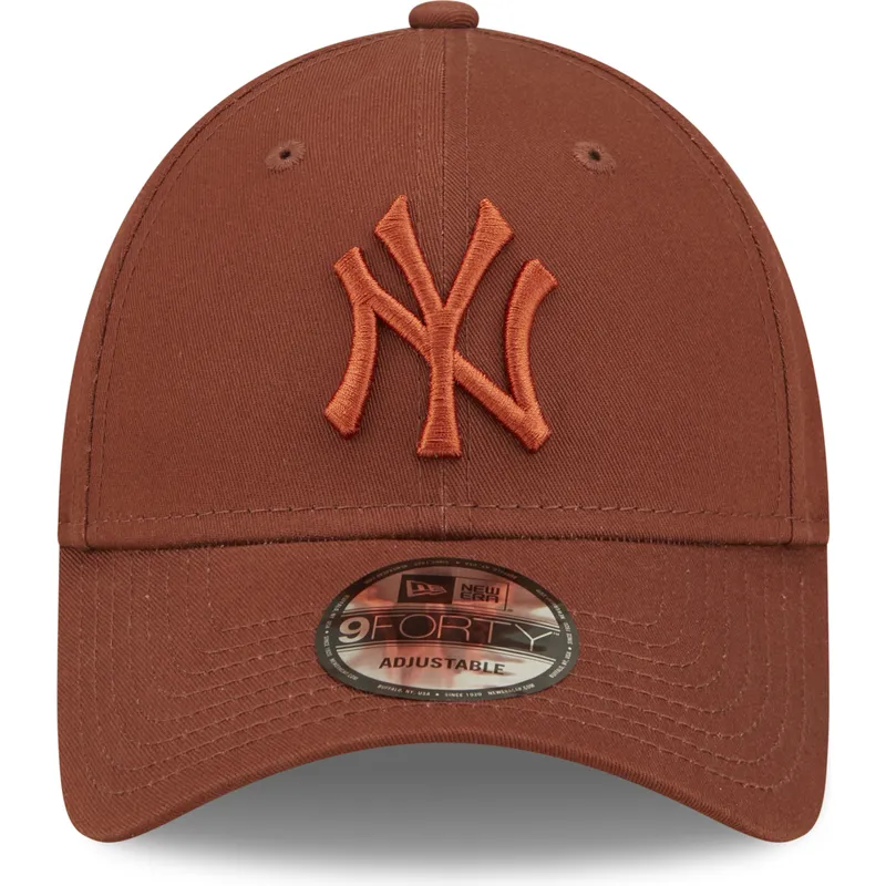 czapki-curva-brazowy-tasma-regulowana-9forty-league-essential-new-york-yankees-mlb-new-era