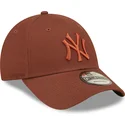 czapki-curva-brazowy-tasma-regulowana-9forty-league-essential-new-york-yankees-mlb-new-era