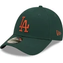 zielona-zakrzywiona-czapka-z-regulacja-i-brazowym-logo-9forty-league-essential-los-angeles-dodgers-mlb-od-new-era
