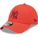 czerwona-zakrzywiona-regulowana-czapka-z-granatowym-logo-9forty-seasonal-infill-new-york-yankees-mlb-od-new-era