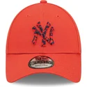 czerwona-zakrzywiona-regulowana-czapka-z-granatowym-logo-9forty-seasonal-infill-new-york-yankees-mlb-od-new-era