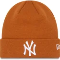 brazowa-czapka-league-essential-cuff-new-york-yankees-mlb-new-era