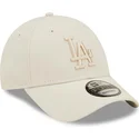 bezowa-czapka-z-zakrzywionym-daszkiem-snapback-z-bezowym-logo-9forty-repreve-los-angeles-dodgers-mlb-od-new-era