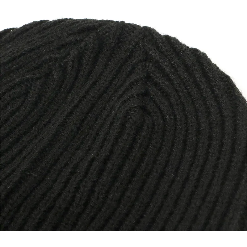 czarna-czapka-ribbed-classic-cuff-od-puma