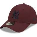 czapki-curva-czerwony-tasma-regulowana-granate-9forty-league-essential-new-york-yankees-mlb-new-era
