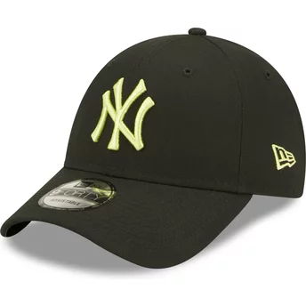 Czarna, regulowana czapka z zielonym logo 9FORTY League Essential New York Yankees MLB od New Era z zakrzywionym daszkiem