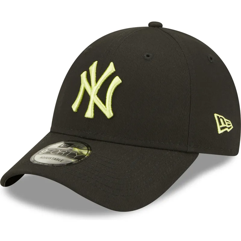 czarna-regulowana-czapka-z-zakrzywionym-daszkiem-z-zielonym-logo-9forty-league-essential-new-york-yankees-mlb-new-era