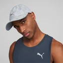 szara-zakrzywiona-regulowana-czapka-biegowa-running-cap-iii-marki-puma