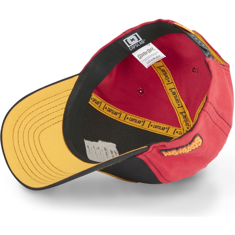capslab-curved-brim-scooby-doo-and-shaggy-rogers-sd10-black-and-red-snapback-cap