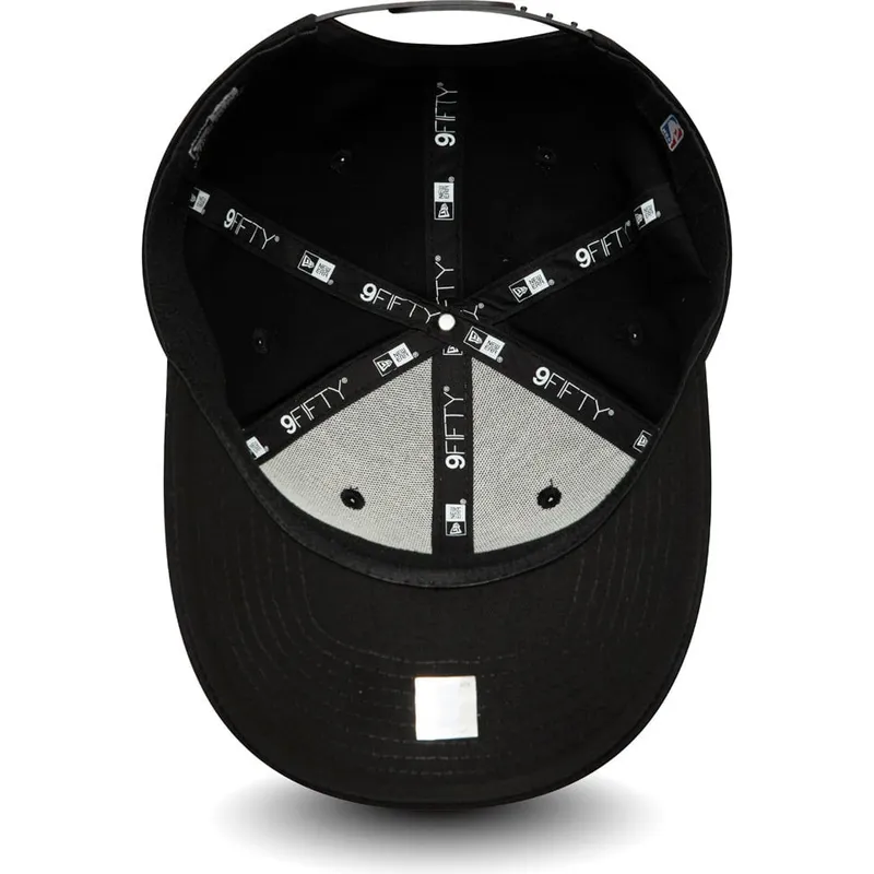 czarna-czapka-z-zakrzywionym-daszkiem-snapback-z-czarnym-logo-9fifty-tonal-stretch-snap-chicago-bulls-nba-new-era