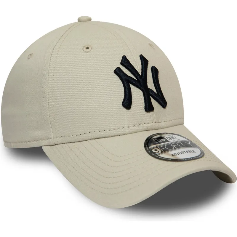 bezowa-regulowana-czapka-z-zakrzywionym-daszkiem-z-czarnym-logo-9forty-league-essential-new-york-yankees-mlb-new-era