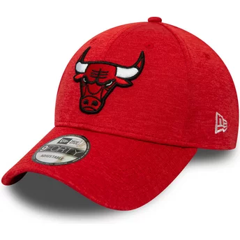 Czerwona, regulowana czapka z daszkiem 9FORTY Shadow Tech od Chicago Bulls NBA od New Era