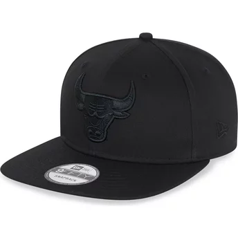 Czarna, płaska czapka snapback z czarnym logo 9FIFTY Chicago Bulls NBA od New Era
