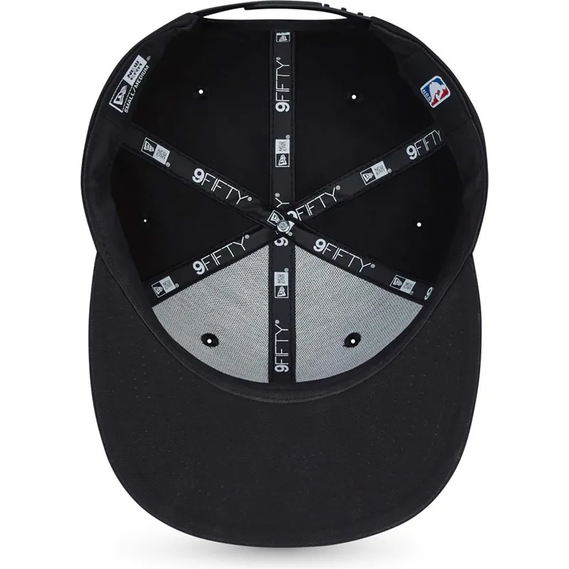 czarna-plaska-czapka-snapback-z-czarnym-logo-9fifty-chicago-bulls-nba-new-era