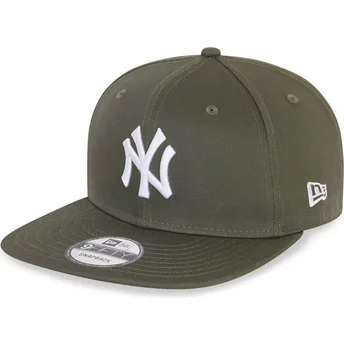 Zielona, płaskokształtna czapka snapback 9FIFTY Essential z New York Yankees MLB od New Era