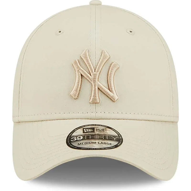 bezowa-dopasowana-czapka-z-zakrzywionym-daszkiem-z-bezowym-logo-39thirty-league-essential-new-york-yankees-mlb-new-era