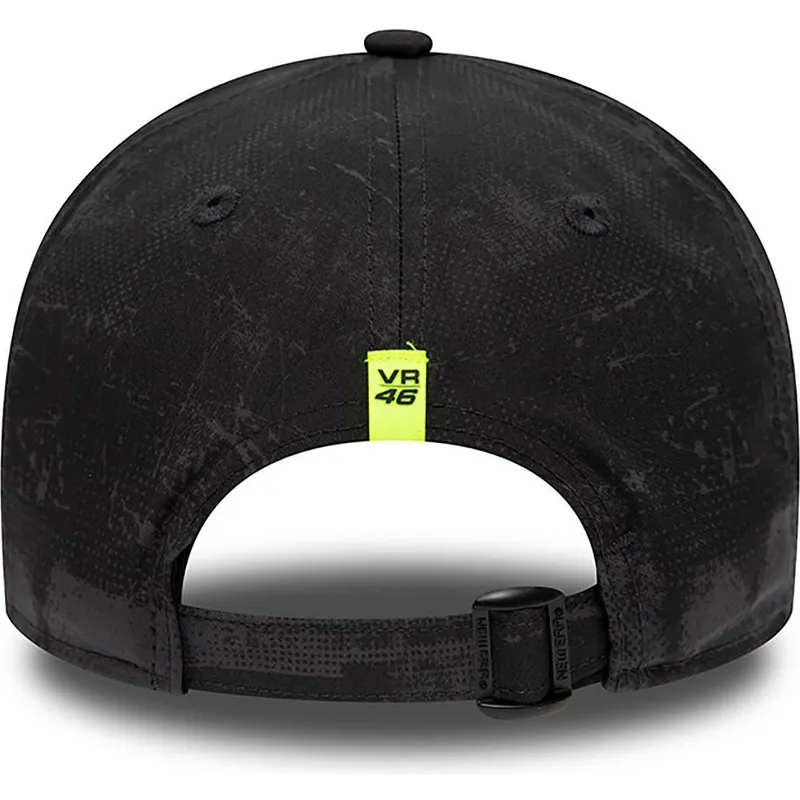 czapki-curva-czarny-tasma-regulowana-valentino-rossi-vr46-9forty-all-over-print-valentino-rossi-vr46-motogp-new-era czapki-curva-czarny-tasma-regulowana-valentino-rossi-vr46-9forty-all-over-print-valentino-rossi-vr46-motogp-new-era