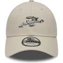 czapki-curva-bezowy-tasma-regulowana-9forty-bugs-bunny-looney-tunes-new-era