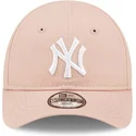 rozowa-zakrzywiona-czapka-regulowana-dla-malego-dziecka-9forty-league-essential-new-york-yankees-mlb-od-new-era