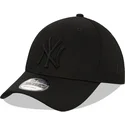 czarna-czapka-z-zakrzywionym-daszkiem-snapback-z-czarnym-logo-9forty-league-essential-new-york-yankees-mlb-od-new-era
