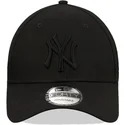 czarna-czapka-z-zakrzywionym-daszkiem-snapback-z-czarnym-logo-9forty-league-essential-new-york-yankees-mlb-od-new-era