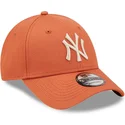 regulowana-pomaranczowa-czapka-z-zakrzywionym-daszkiem-z-bezowym-logo-9forty-league-essential-new-york-yankees-mlb-od-new-era