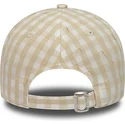 bezowa-regulowana-czapka-z-zakrzywionym-daszkiem-dla-kobiet-9forty-gingham-new-york-yankees-mlb-od-new-era