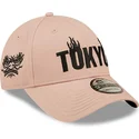 rozowa-regulowana-czapka-z-zakrzywionym-daszkiem-tokyo-9forty-graphic-od-new-era