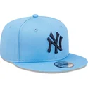 niebieska-czapka-z-daszkiem-snapback-z-niebieskim-logo-9fifty-league-essential-new-york-yankees-mlb-od-new-era