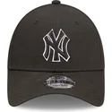 czapki-curva-czarny-tasma-regulowana-9forty-team-outline-new-york-yankees-mlb-new-era